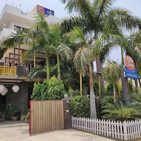 Aakritii Hotels グルガウン エクステリア 写真