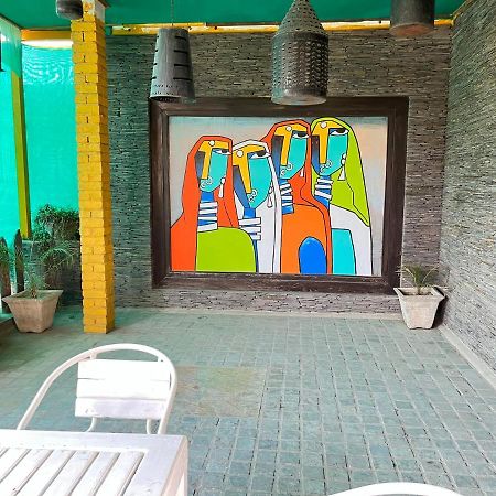 Aakritii Hotels グルガウン エクステリア 写真