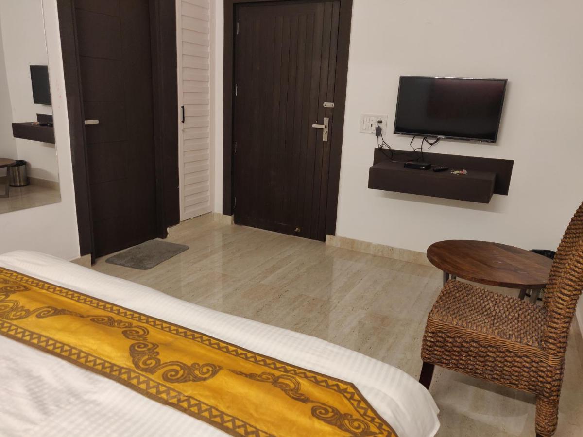 Aakritii Hotels グルガウン エクステリア 写真