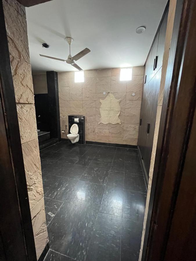 Aakritii Hotels グルガウン エクステリア 写真