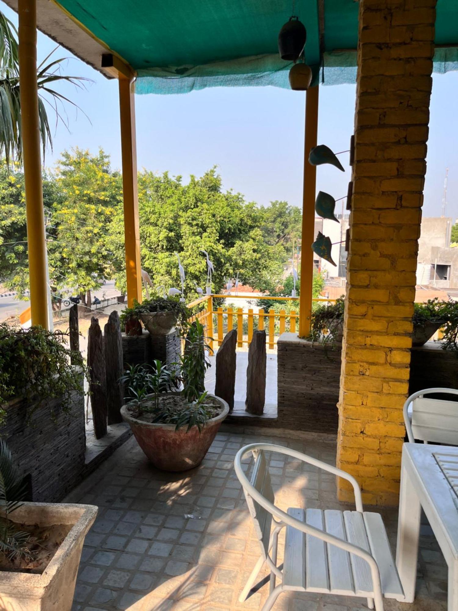 Aakritii Hotels グルガウン 部屋 写真