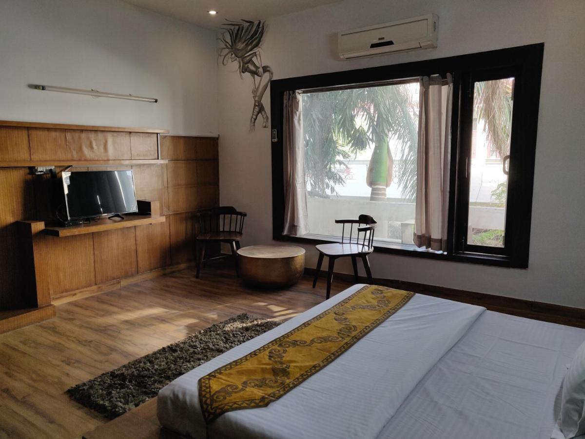 Aakritii Hotels グルガウン エクステリア 写真